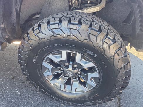 Used 2017 Toyota Tacoma TRD Off-Road w/ Tow Package (A/T) image 21