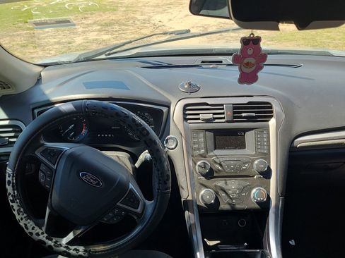 Used 2017 Ford Fusion SE image 7