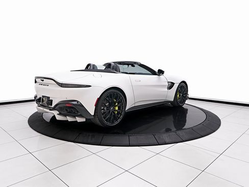 Used 2023 Aston Martin V8 Vantage Roadster image 18
