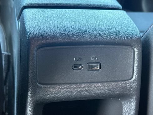 Used 2024 Chevrolet Trax RS w/ Sunroof Package FWD image 40