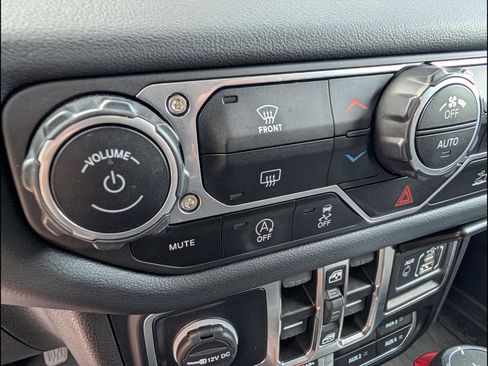 Used 2024 Jeep Wrangler Unlimited Rubicon AWD/4WD image 17