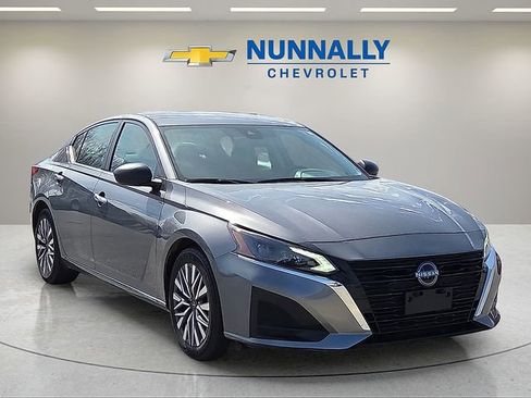 Used 2024 Nissan Altima 2.5 SV image 7