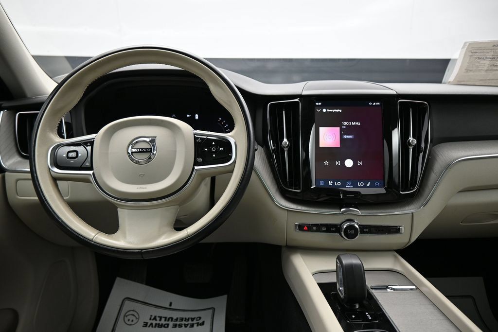 Used 2023 Volvo XC60 B5 Plus FWD image 15