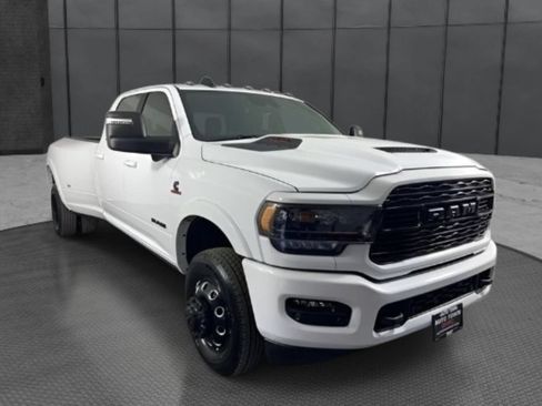 Used 2024 RAM 3500 Limited w/ Night Edition AWD/4WD image 5