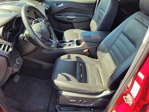 Used 2019 Ford Escape Titanium image 10