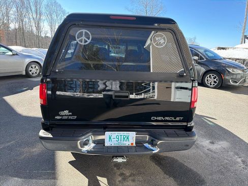 Used 2001 Chevrolet S10 Pickup LS image 17