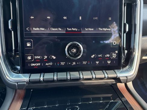 Used 2025 GMC Yukon Denali image 40