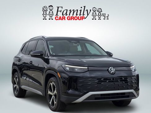 New 2026 Volkswagen Tiguan SE FWD image 2