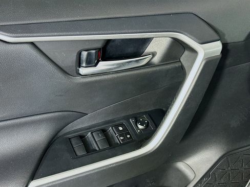 Used 2021 Toyota RAV4 XLE image 15