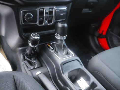 Used 2020 Jeep Wrangler Unlimited Sahara w/ Uconnect 4C Nav & Sound Group image 24