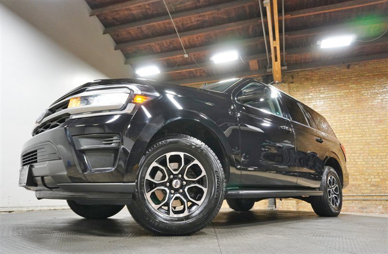 Used 2022 Ford Expedition XL AWD/4WD image 3