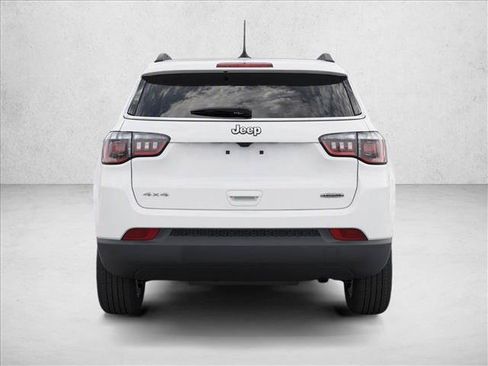 Used 2026 Jeep Compass Latitude AWD/4WD image 6