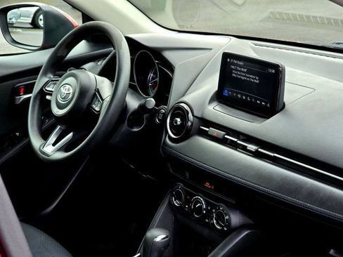 Used 2019 Toyota Yaris LE image 16