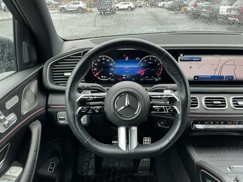 Used 2025 Mercedes-Benz GLS 580 4MATIC image 29