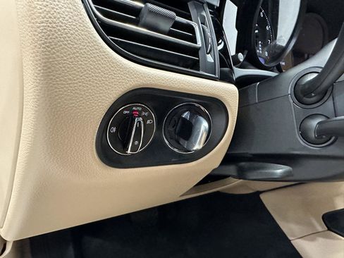 Certified 2025 Porsche Macan image 20