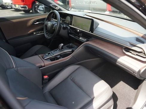 Used 2023 Toyota Crown AWD/4WD image 18