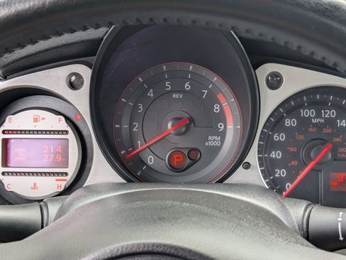 Used 2011 Nissan 370Z image 12