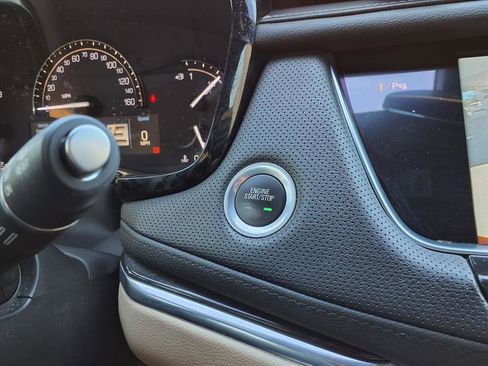 Used 2018 Cadillac XT5 FWD image 25