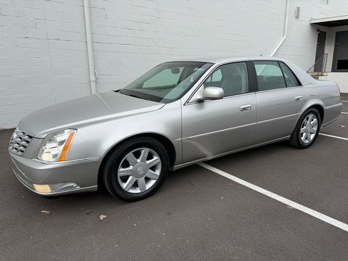 Used 2006 Cadillac DTS image 25