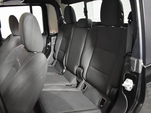 Used 2023 Jeep Gladiator Overland image 27