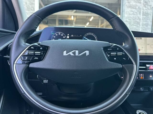 Used 2025 Kia Niro Wind FWD image 28