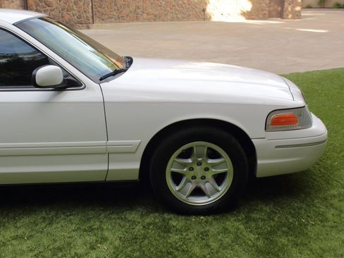 Used 1999 Ford Crown Victoria LX RWD image 17