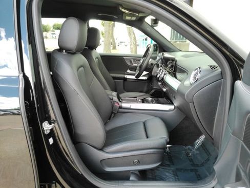 Used 2024 Mercedes-Benz GLB 250 w/ Driver Assistance Package image 22