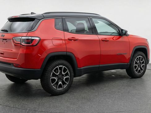 Used 2025 Jeep Compass Trailhawk AWD/4WD image 9