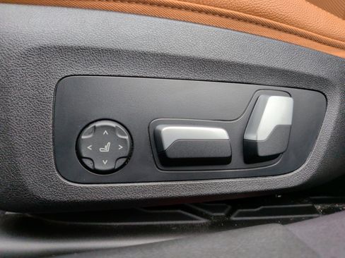 Used 2023 BMW 330i xDrive Sedan w/ Premium Package image 25