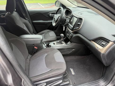 Used 2015 Jeep Cherokee Latitude image 19
