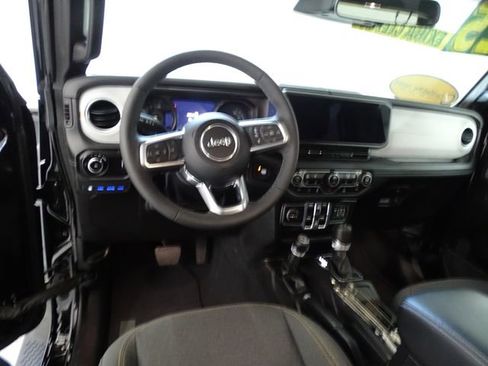 Certified 2025 Jeep Wrangler Unlimited Sahara AWD/4WD image 5