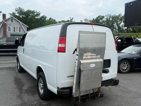Used 2020 Chevrolet Express 3500 w/ Driver Convenience Package RWD image 7
