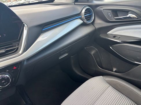 Used 2025 Chevrolet Trax LT image 33