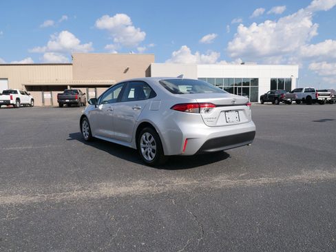 Used 2025 Toyota Corolla LE image 6