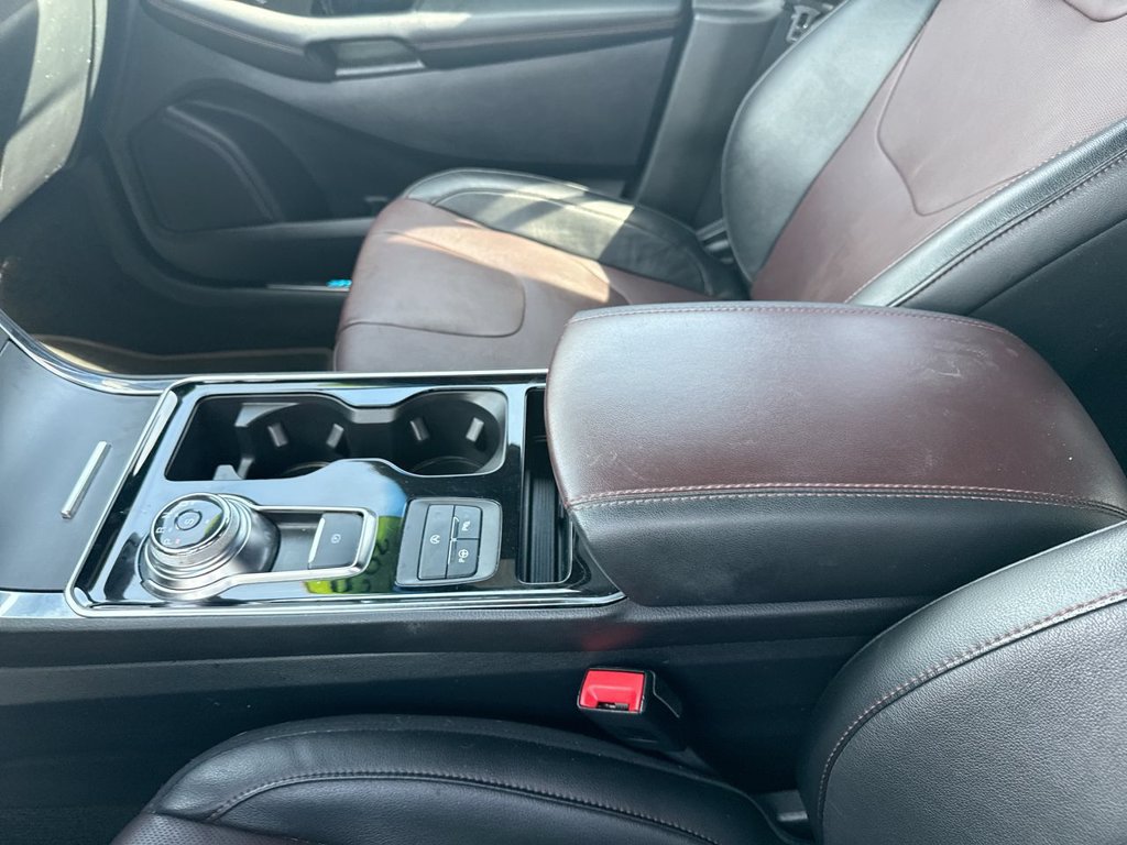 Used 2020 Ford Edge Titanium w/ Equipment Group 301A AWD/4WD image 18