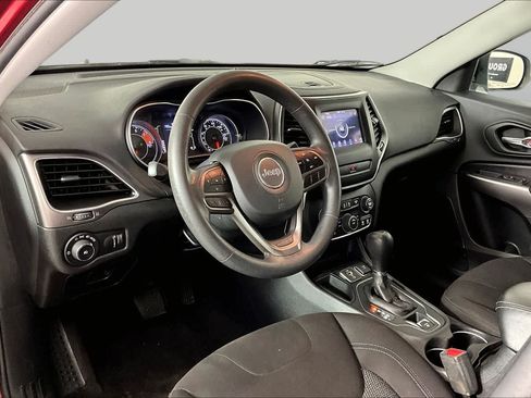 Used 2019 Jeep Cherokee Latitude w/ Popular Appearance Group FWD image 17