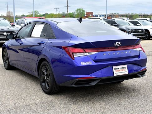 Used 2022 Hyundai Elantra SEL FWD image 4