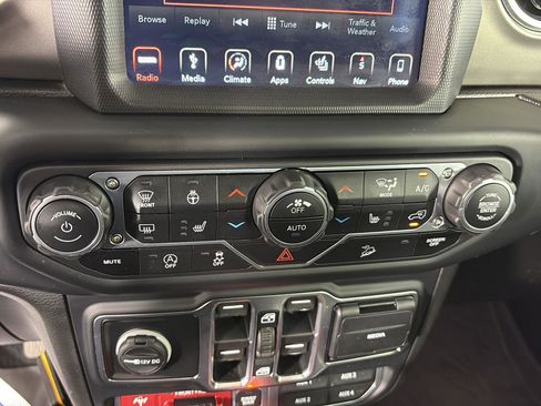 Used 2019 Jeep Wrangler Unlimited Rubicon image 38