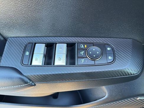 Used 2025 Mitsubishi Outlander SE image 17