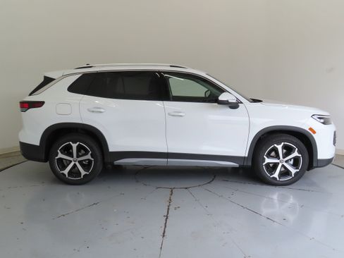 New 2026 Volkswagen Tiguan SE FWD image 2