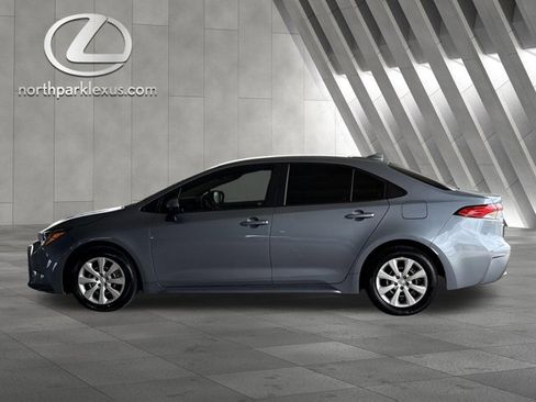 Used 2020 Toyota Corolla LE FWD image 1