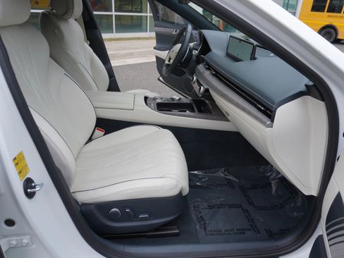 Used 2023 Genesis G80 image 10