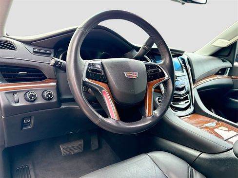 Used 2018 Cadillac Escalade Premium Luxury image 10