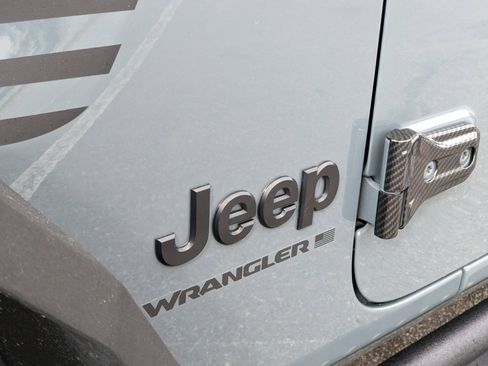 Used 2025 Jeep Wrangler Willys image 23