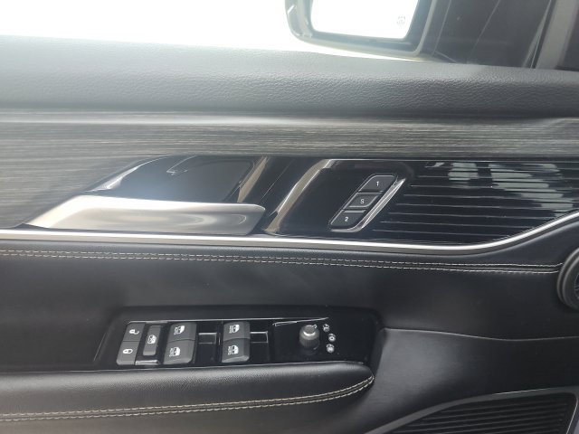 Used 2024 Jeep Wagoneer L Series II w/ Flexible Seating Group AWD/4WD image 30