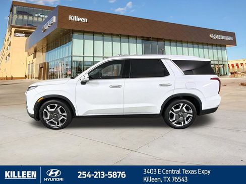 Used 2023 Hyundai Palisade SEL FWD image 4