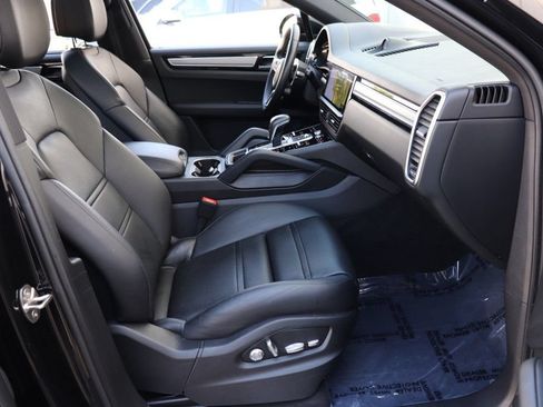 Used 2021 Porsche Cayenne S AWD/4WD image 32
