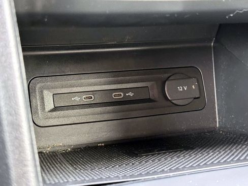 Used 2021 Volkswagen Atlas Cross Sport SE image 28