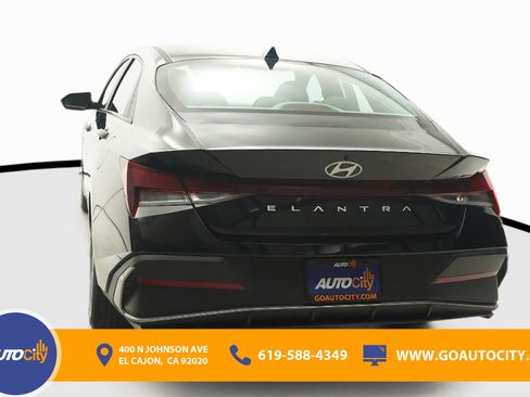 Used 2024 Hyundai Elantra SEL FWD image 15
