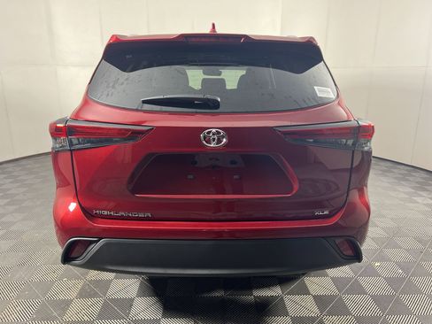 Used 2023 Toyota Highlander XLE FWD image 5